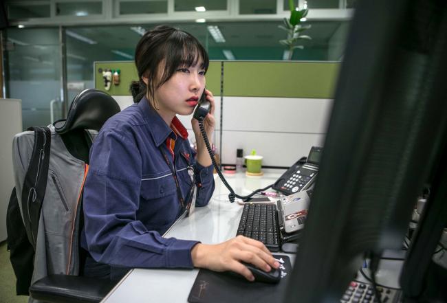 © Bloomberg. South Koreans are among the world’s hardestworking employees, and they’re mostly back in the office too. Photographer: Jean Chung/Bloomberg