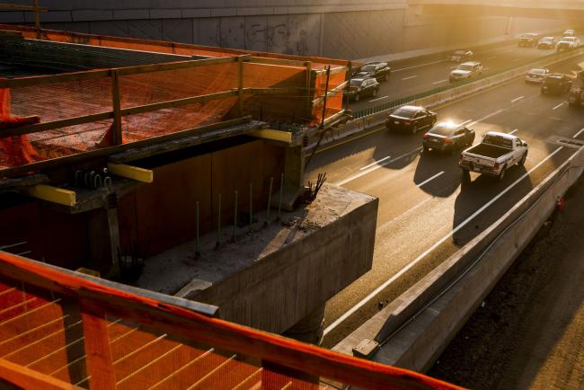 © Bloomberg. Cars drive under a new York Street bridge as part of the Central 70 project to reconstruct a 10-mile section of I-70 north of downtown Denver, Colorado. Michael Ciaglo/Bloomberg