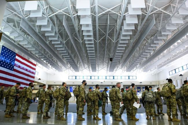 © Bloomberg. U.S. troops arrive for deployment to Germany, in Savannah, Georgia, on March 2. Photographer: Melissa Sue Gerrits/Getty Images
