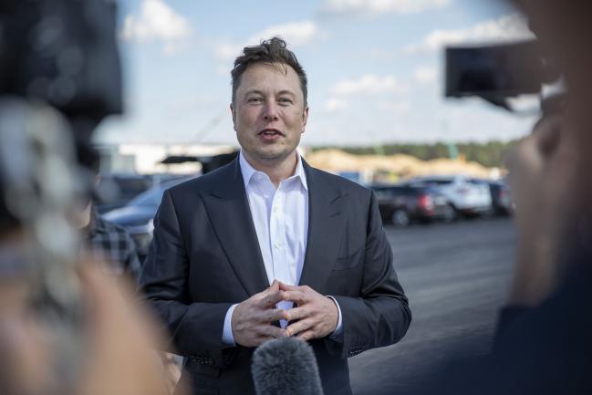 © Bloomberg. Elon Musk at the construction site of Tesla’s factory near Berlin.