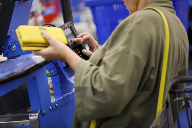 © Bloomberg. A customer uses a credit card terminal to complete a purchase at a Wal-Mart Stores Inc. location in Burbank, California, U.S., on Thursday, Nov. 16, 2017. Black Friday, the day after Thanksgiving, marks the traditional start to the U.S. holiday shopping season. Photographer: Patrick T. Fallon/Bloomberg