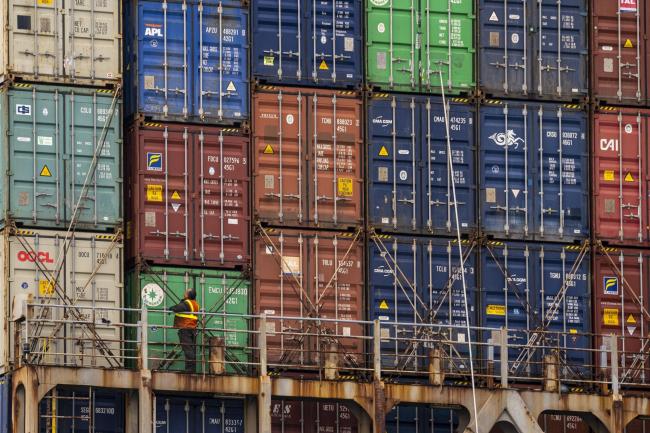 © Bloomberg. Shipping containers on board a ship at the Port of Oakland in Oakland, California, U.S., on Friday, Nov. 19, 2021. After dealing with supply-chain issues of its own over the summer, California's Port of Oakland is now ready to be put to use to help shore up the crisis, its Maritime Director Bryan Brandes said last month. Photographer: David Paul Morris/Bloomberg