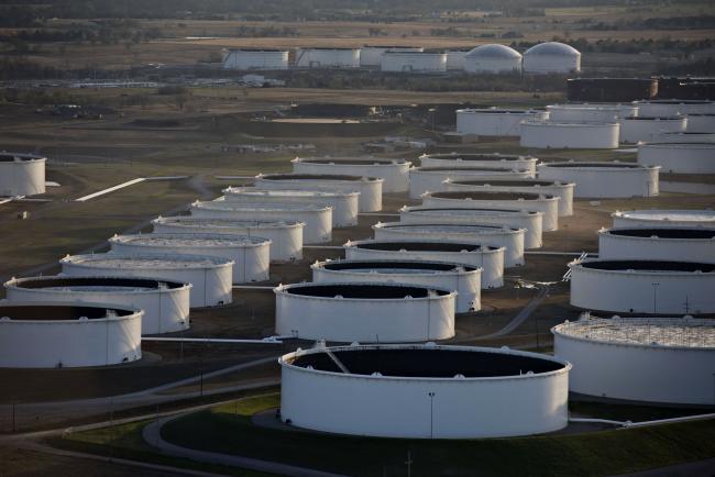 © Bloomberg. Oil storage tanks stand in this aerial photograph taken above Cushing, Oklahoma, U.S., on Tuesday, March 24, 2015.  Photographer: Daniel Acker/Bloomberg