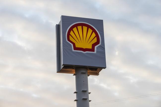 © Bloomberg. A logo at a Royal Dutch Shell Plc gas station in Rotterdam, Netherlands, on Tuesday, April 27, 2021. Shell reports first quarter earnings on April 29. Photographer: Peter Boer/Bloomberg