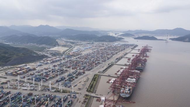 © Bloomberg. Containers sit stacked next to gantry cranes in this aerial photograph taken above the Port of Ningbo-Zhoushan in Ningbo, China, on Wednesday, Oct. 31, 2018. President Donald Trump wants to reach an agreement on trade with Chinese President Xi Jinping at the Group of 20 nations summit in Argentina later this month and has asked key U.S. officials to begin drafting potential terms, according to four people familiar with the matter. Photographer: Qilai Shen/Bloomberg