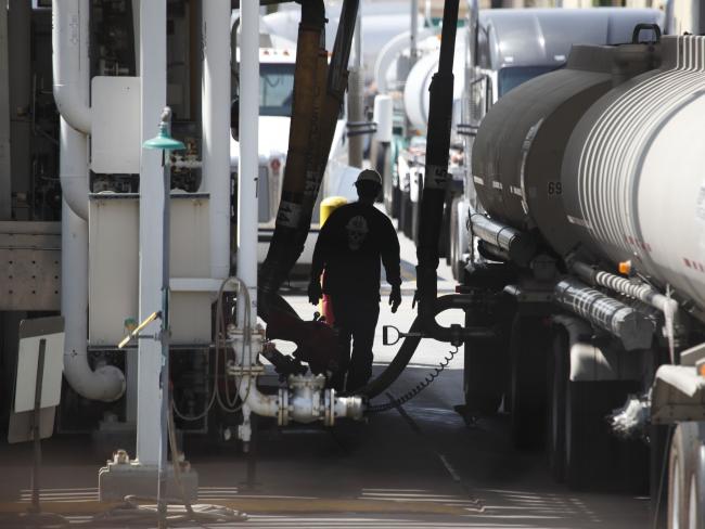 © Bloomberg. A worker pumps gasoline into a tanker truck at a Marathon Petroleum oil refinery during a driver shortage in Salt Lake City, Utah, U.S., on Thursday, July 15, 2021. Fuel-hauling companies that reduced staff during the pandemic are struggling to hire back drivers that found jobs elsewhere. Photographer: George Frey/Bloomberg