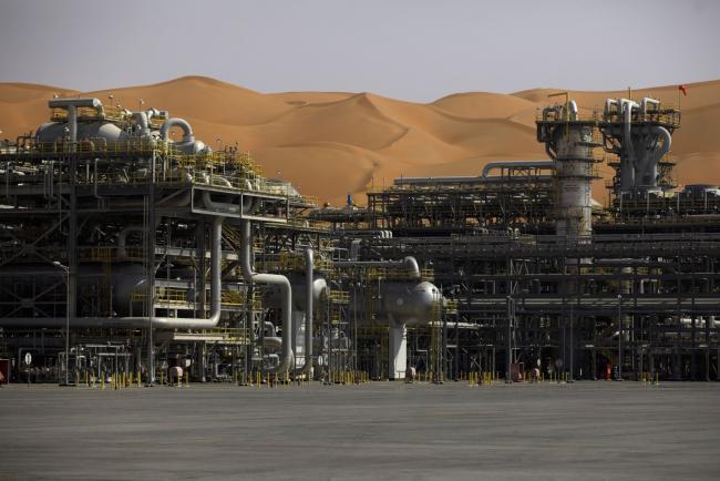 © Bloomberg. Processing equipment operates at the Natural Gas Liquids (NGL) facility at Saudi Aramco's Shaybah oil field in the Rub' Al-Khali desert, also known as the 'Empty Quarter,' in Shaybah, Saudi Arabia, on Tuesday, Oct. 2, 2018. Saudi Arabia is seeking to transform its crude-dependent economy by developing new industries, and is pushing into petrochemicals as a way to earn more from its energy deposits.