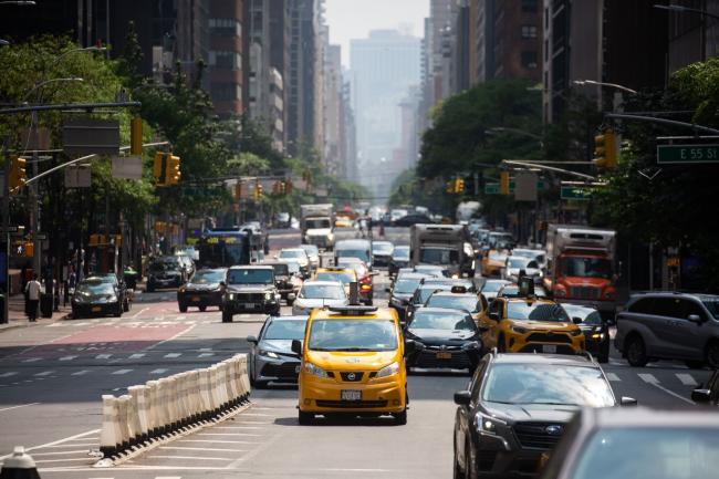 © Bloomberg. Traffic in the Midtown neighborhood of New York, US, on Saturday, June 17, 2023. New York City's congestion pricing plan for the central business district is expected to get final approval this month.