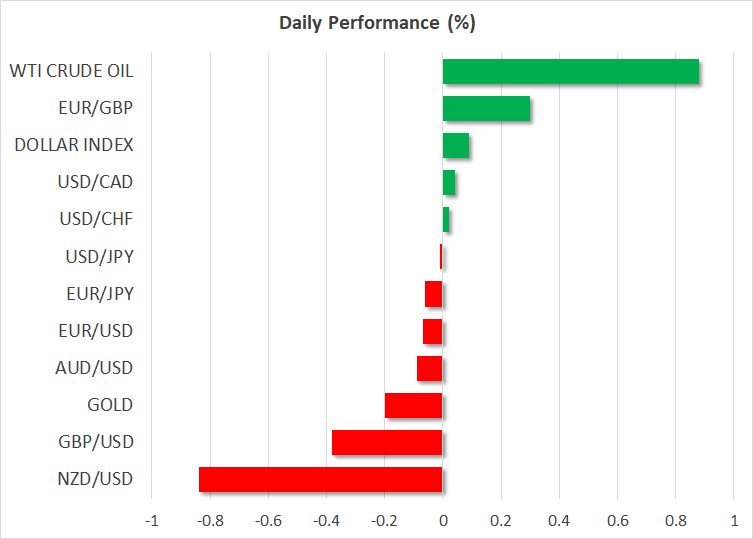 Yen Holds Onto Gains as Stocks Catch a Bid