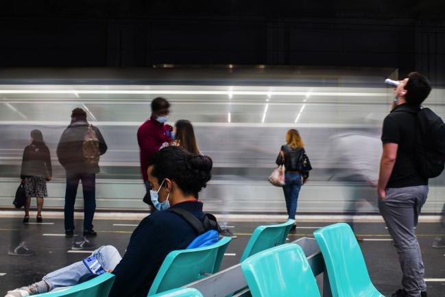 © Bloomberg. Morning commuters on a platform at the metro railway station in the La Defense business district in Paris. Photographer: Nathan Laine/Bloomberg