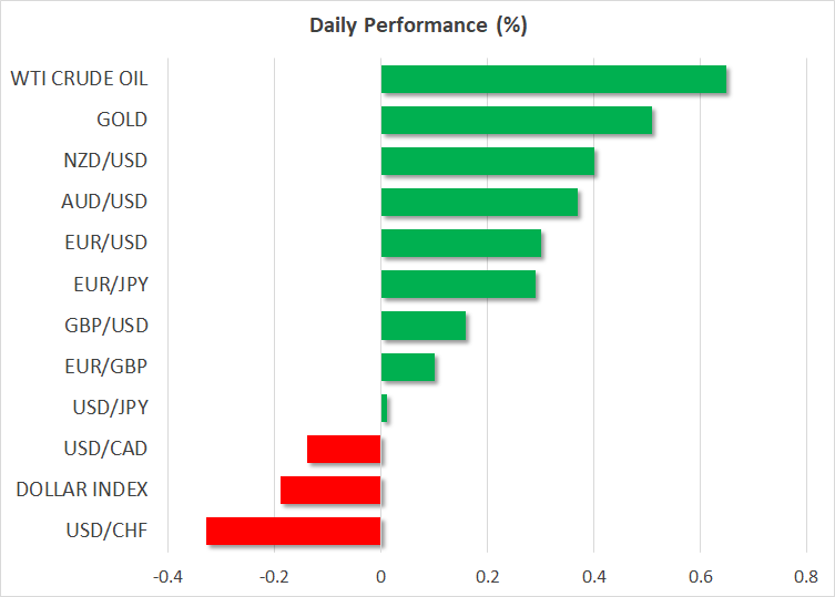 U.S. Dollar Pulls Back as Markets Prepare for Powell’s Speech