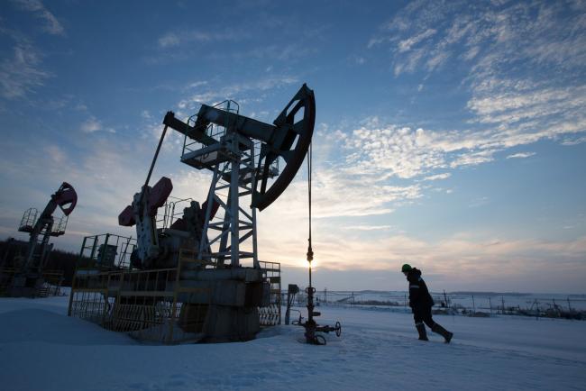 © Bloomberg. An oil worker inspects a pumping jack, also known as a 'nodding donkey,' during drilling operations in an oilfield operated by Bashneft PAO in the village of Otrada, 150kms from Ufa, Russia, on Saturday, March 5, 2016. Photographer: Andrey Rudakov/Bloomberg