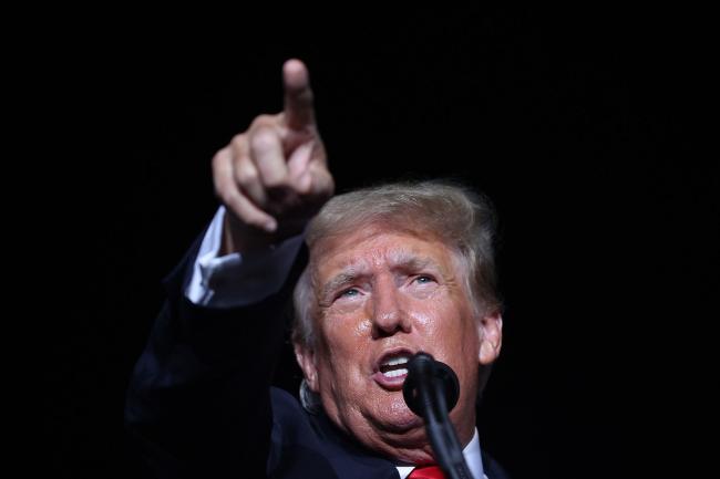 © Bloomberg. CULLMAN, ALABAMA - AUGUST 21: Former U.S. President Donald Trump addresses supporters during a 