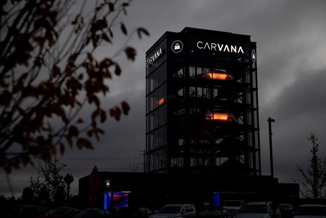 © Bloomberg. A Carvana Vending Machine location in Novi, Michigan, U.S., in Novi, Michigan, U.S., on Sunday, Oct. 31, 2021. Hertz Global Holdings Inc., fresh off a blockbuster order for 100,000 Teslas, reached an exclusive agreement to supply Uber drivers with electric vehicles and signed up Carvana Co. to dispose of rental cars it no longer wants. Photographer: Emily Elconin/Bloomberg