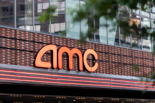 &copy Bloomberg. AMC gets permission to hold a disputed investor vote, but charter changes will have to wait.