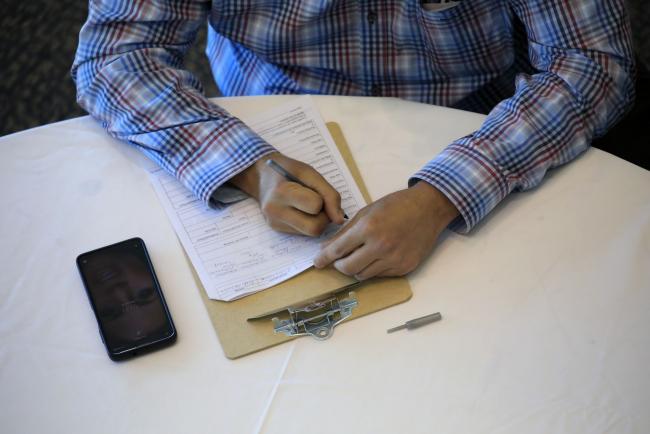 © Bloomberg. A job seeker fills out an employment application at a Job News USA career fair in Louisville, Kentucky, U.S., on Wednesday, June 23, 2021. The Department of Labor is scheduled to release initial jobless claims figures on June 24. Photographer: Luke Sharrett/Bloomberg