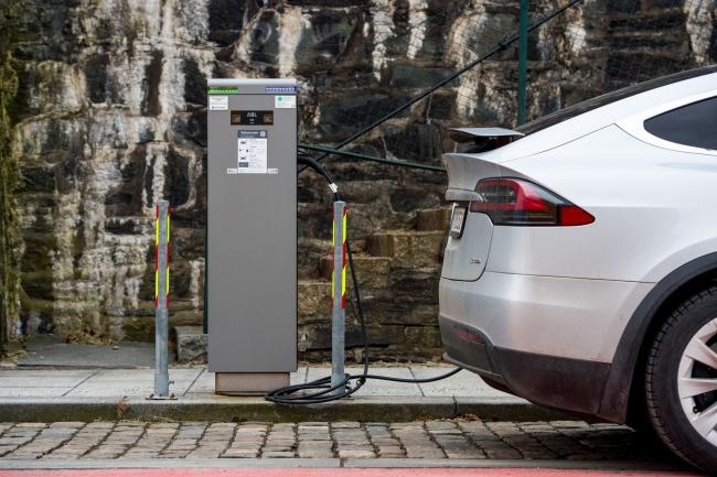 &copy Bloomberg. A plug-in electric vehicle charing point in Stavanger, Norway, on Wednesday, Feb. 17, 2021. The Norwegian krone has become the best performing G10 currency in the year to date. Photographer: Carina Johansen/Bloomberg