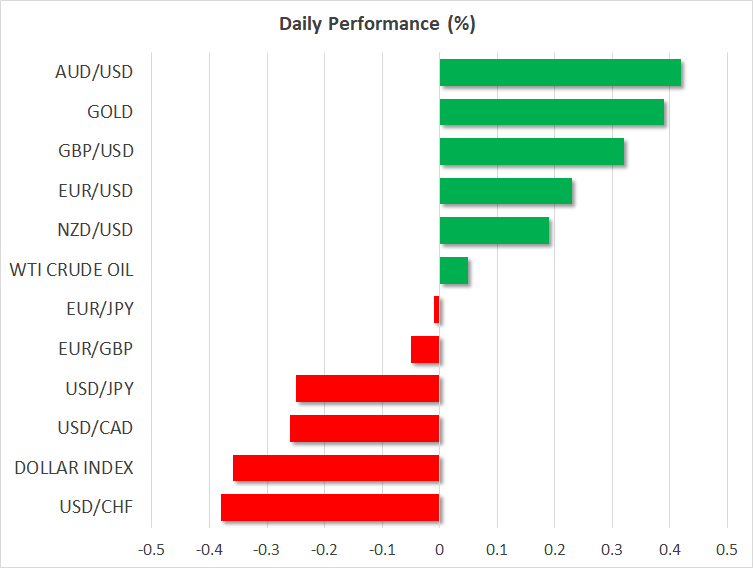 Dollar Slips From Highs Ahead of ISM Services as Stocks Defy Soaring Yields