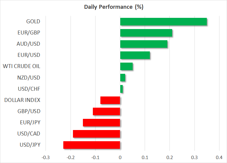 Dollar rebounds ahead of PCE data, yen recovers