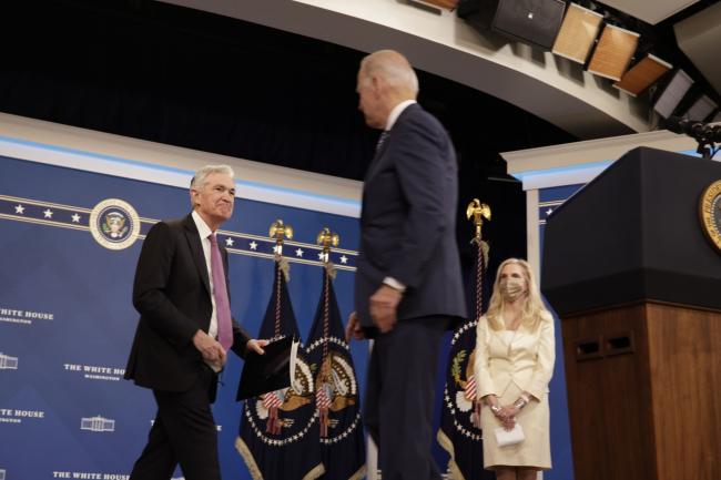 © Bloomberg. U.S. President Joe Biden, center, greets Jerome Powell, chairman of the U.S. Federal Reserve, left, in the Eisenhower Executive Office Building in Washington, D.C., U.S., on Monday, Nov. 22, 2021. Biden selected Powell for a second four-year term as U.S. Federal Reserve chair and elevated Brainard to vice chair, maintaining consistency at the central bank as it grapples with the fastest inflation in three decades along with the lingering effects of the coronavirus pandemic.