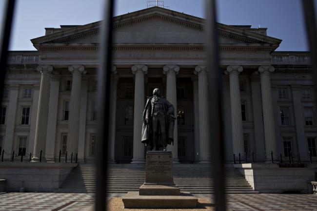 © Bloomberg. A statue of Albert Gallatin, former U.S. Treasury secretary, stands outside the U.S. Treasury building in Washington, D.C., U.S.