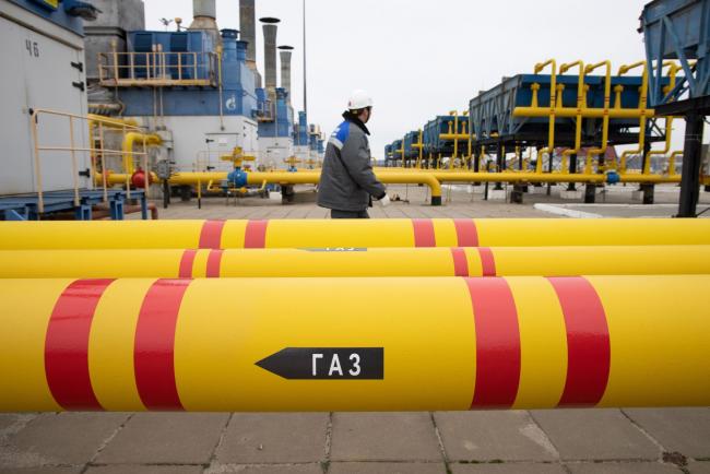 © Bloomberg. Pipes carrying gas at the Kasimovskoye underground gas storage facility, operated by Gazprom PJSC, in Kasimov, Russia, on Wednesday, Nov. 17, 2021. Russia signaled it has little appetite for increasing the natural gas it transits through other territories to Europe as the winter heating season gets underway.
