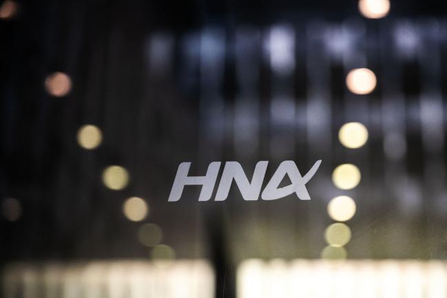 © Bloomberg. Signage is displayed at the entrance of the HNA Group Co. 850 Third Avenue building in New York, U.S., on Thursday, Aug. 9, 2018. China's HNA Group said it's been questioned by the U.S. government's investment-review panel over its ownership of a building in Manhattan near Trump Tower. Photographer: Jeenah Moon/Bloomberg