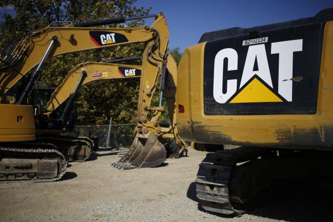© Bloomberg. Caterpillar Inc. rental hydraulic excavators sit at the Whayne Supply Co. dealership in Lexington, Kentucky, U.S., on Monday, Oct. 17, 2016. Caterpillar Inc. is scheduled to release earnings figures on October 25. Photographer: Luke Sharrett/Bloomberg
