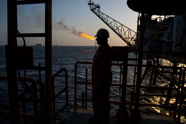 © Bloomberg. A gas flame burns from a pipe close to an offshore oil platform in the Persian Gulf's Salman Oil Field, operated by the National Iranian Offshore Oil Co., near Lavan island, Iran, on Thursday, Jan. 5. 2017. Nov. 5 is the day when sweeping U.S. sanctions on Iran’s energy and banking sectors go back into effect after Trump’s decision in May to walk away from the six-nation deal with Iran that suspended them. Photographer: Ali Mohammadi/Bloomberg