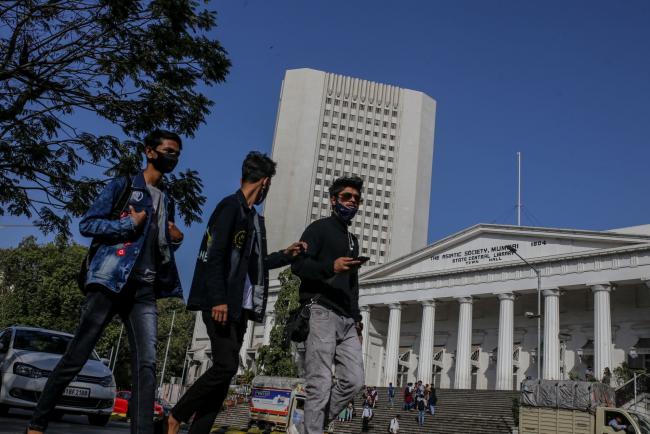 © Bloomberg. The Reserve Bank of India (RBI) headquarters, center, in Mumbai, India, on Saturday, Feb. 5, 2022. The RBI is set to outline its policy on Feb. 9 and is expected to take further steps like raising the reverse repo rate to further pull back on pandemic-era steps. Photographer: Dhiraj Singh/Bloomberg