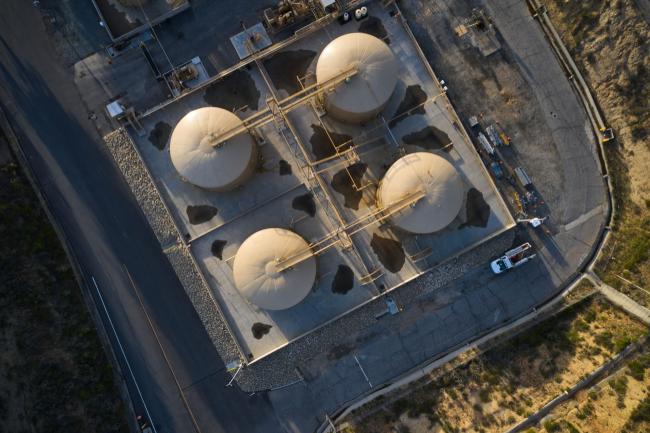 © Bloomberg. Above-ground storage tanks at the Southern California Gas Co. (SoCalGas) Honor Rancho underground natural gas storage facility in Santa Clarita, California, U.S., on Friday, April 22, 2022. U.S. natural gas prices have almost doubled this year to the highest since the shale revolution more than a decade ago, driving up energy costs and helping fuel the fastest inflation in 40 years. Photographer: Bing Guan/Bloomberg