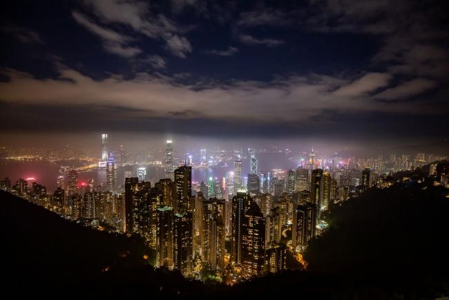 © Bloomberg. View of buildings from Victoria Peak in Hong Kong, China, on Thursday, Jan. 27, 2022. Hong Kong’s economic performance in the fourth quarter may provide little consolation as the city struggles to bring the omicron wave under control, putting pressure on the government to dole out more stimulus for hard-hit sectors like retail. Photographer: Paul Yeung/Bloomberg