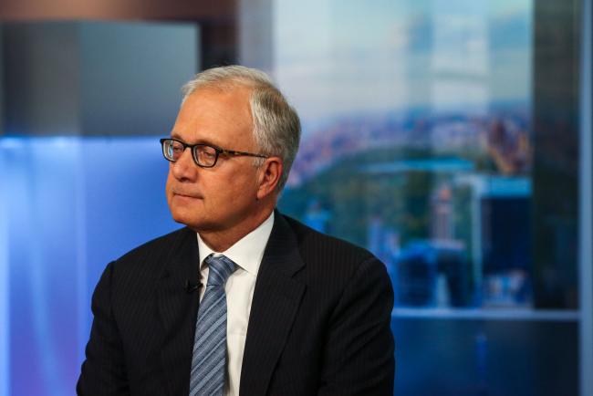 © Bloomberg. Ed Yardeni, founder of Yardeni Research Inc., listens during a Bloomberg Television interview in New York, U.S., on Thursday, Aug. 31, 2017. Yardeni discussed U.S. economic growth and tax reform.