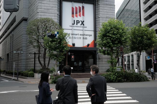 © Bloomberg. The Tokyo Stock Exchange (TSE), operated by Japan Exchange Group Inc. (JPX), in Tokyo, Japan, on Tuesday, Sept. 7, 2021. The Nikkei 225 Stock Average touched a level above 30,000 for the first time since April as a reshuffle of the blue-chip gauge added to a wave of positive sentiment on Japanese equities.