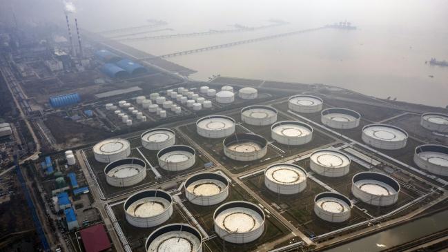 © Bloomberg. An oil and petrochemical storage facility on the outskirts of Shanghai. Photographer: Qilai Shen/Bloomberg