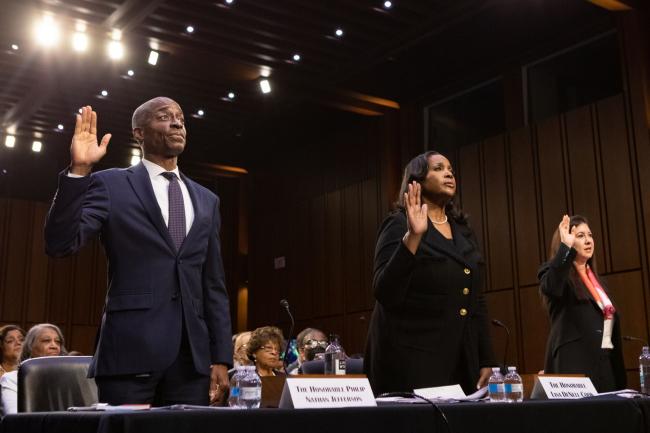 © Bloomberg. Philip Jefferson, Lisa Cook and Adriana Kugler are sworn in during a Senate Banking Committee nomination hearing in Washington, DC