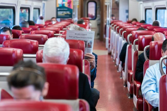 © Bloomberg. Commuters on a Metro-North train that departed from Stamford, Connecticut, U.S., on Thursday, Nov. 18. Photographer: Jeenah Moon/Bloomberg