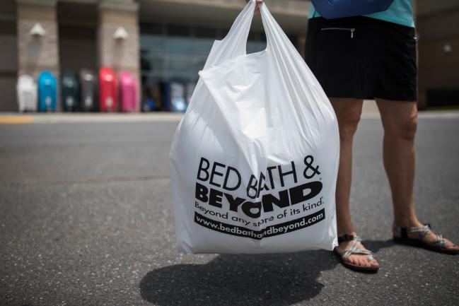 © Bloomberg. A customer carries a shopping bag outside a Bed Bath & Beyond store in Charlotte, North Carolina. Photographer: Logan Cyrus/Bloomberg