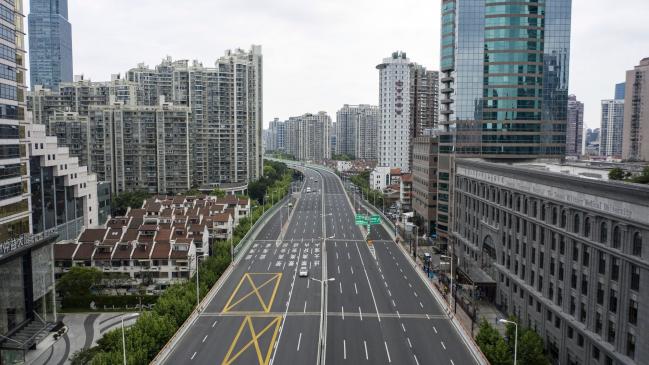 © Bloomberg. A near-empty highway during Shanghai’s lockdown. Source: Qilai Shen/Bloomberg