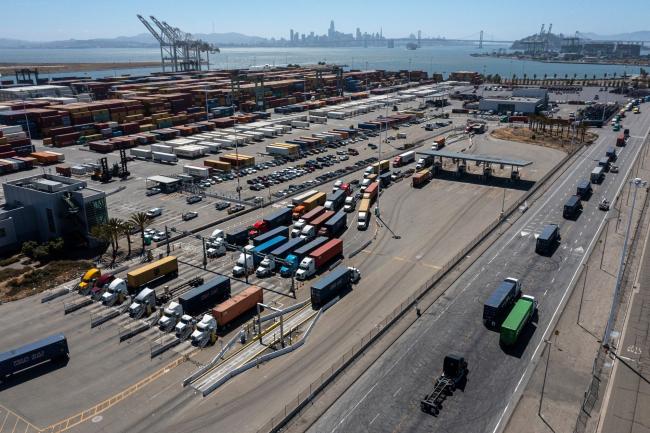 © Bloomberg. The Port of Oakland in Oakland, California, US, on Thursday, July 14, 2022. Truckers servicing some of the US's busiest ports are staging protests as state-level labor rules that change their employment status begin to go into effect, creating another choke point in stressed US supply chains.
