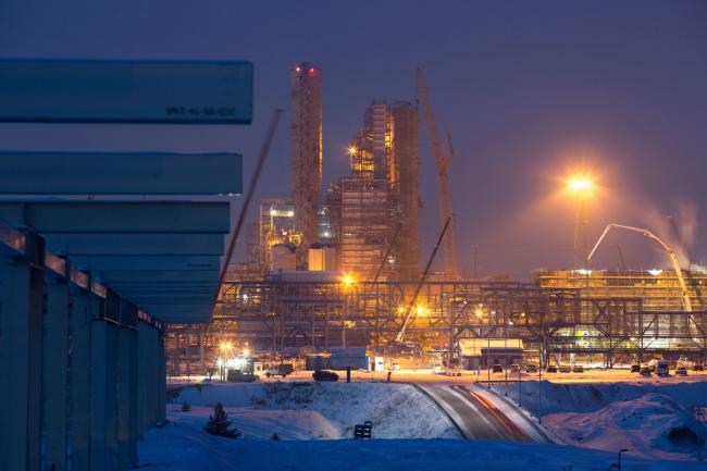 © Bloomberg. Lights illuminate the site of the Gazprom PJSC Amur gas processing plant, under-construction by China Gezhouba Group Corporation (CGGC), as part of the Power Of Siberia gas pipeline project, near Svobodny, in the Amur region, Russia, on Thursday, Dec. 12, 2019. The pipeline, which runs from Russia's enormous reserves in eastern Siberia and will eventually be 3,000 kilometers (1,900 miles) long, will help satisfy China's vast and expanding energy needs. Photographer: Andrey Rudakov/Bloomberg