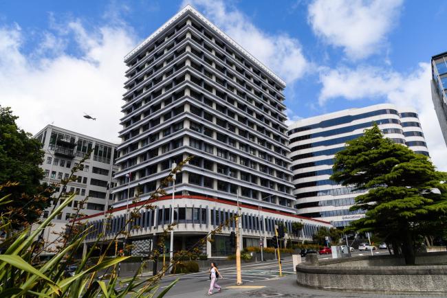 © Bloomberg. The Reserve Bank of New Zealand (RBNZ) building, center, in Wellington, New Zealand, on Saturday, Nov. 28, 2020. A housing frenzy at the bottom of the world is laying bare the perils of ultra-low interest rates.