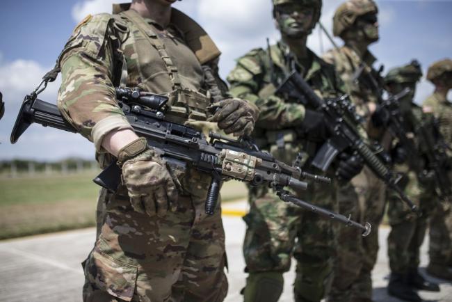 © Bloomberg. An American soldier holds a M249 light machine gun during multinational military exercises at the Tolemaida Air Base in Tolemaida, Colombia, on Sunday, Jan. 26, 2020. Paratroopers from the 82nd Airbone Division joined Colombian counterparts on Sunday to conduct training exercises. This after Secretary of State Mike Pompeo met with President Ivan Duque earlier this week, stating that the U.S. values the 