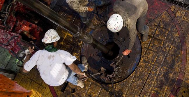 © Bloomberg. A natural gas well being drilled in the Eagle Ford shale in Karnes County, Texas.