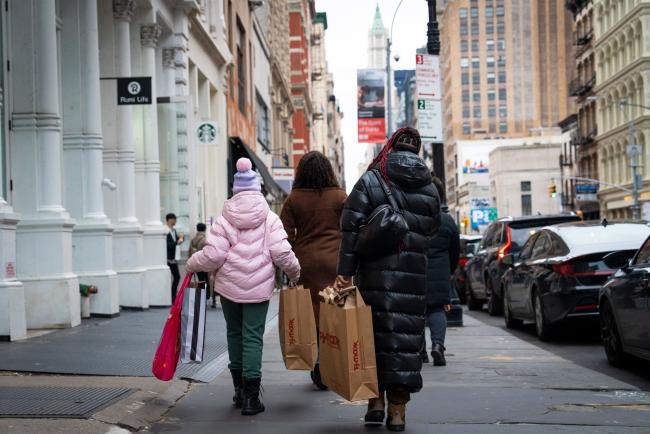 &copy Bloomberg. Shoppers carry T.J. Maxx bags in the SoHo neighborhood of New York, US, on Saturday, Jan. 21, 2023. The Bureau of Economic Analysis is scheduled to release personal spending figures on January 27. Photographer: Jordana Bermudez/Bloomberg