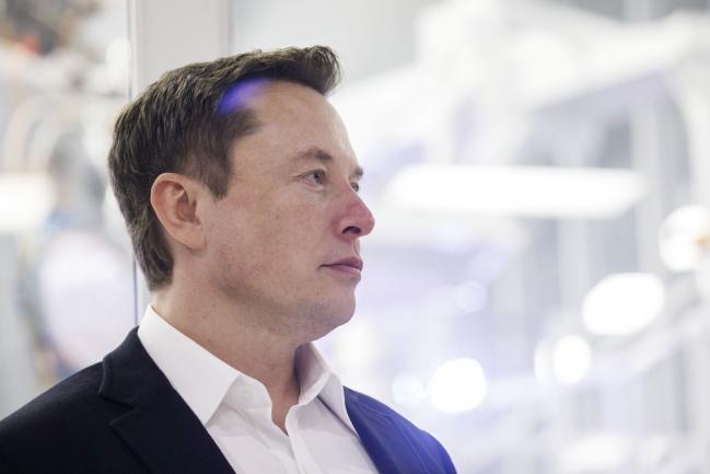 © Bloomberg. Elon Musk, chief executive officer of Space Exploration Technologies Corp. (SpaceX) and Tesla Inc., listens as Jim Bridenstine, administrator of the U.S. National Aeronautics and Space Administration (NASA), not pictured, speaks during an event at SpaceX headquarters in Hawthorne, California, U.S., on Thursday, Oct. 10, 2019. SpaceX’s Elon Musk and NASA Administrator Jim Bridenstine staged a public show of support for one another at the rocket company’s headquarters Thursday, weeks after the two traded barbs over the closely held company’s delayed efforts to fly astronauts for the first time. Photographer: Patrick T. Fallon/Bloomberg