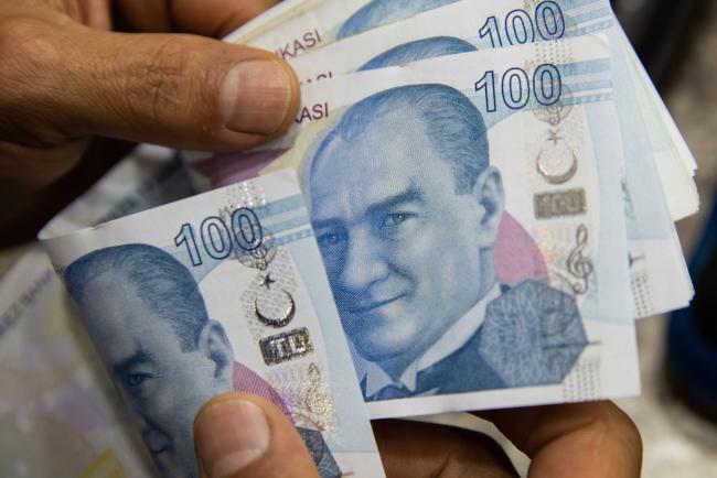 Turkish Lira Extends Selloff Past 14 Per Dollar to Record Low