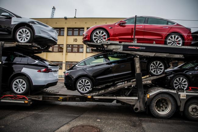 Tesla Models Take Top Two Spots in New Car Sales in Norway