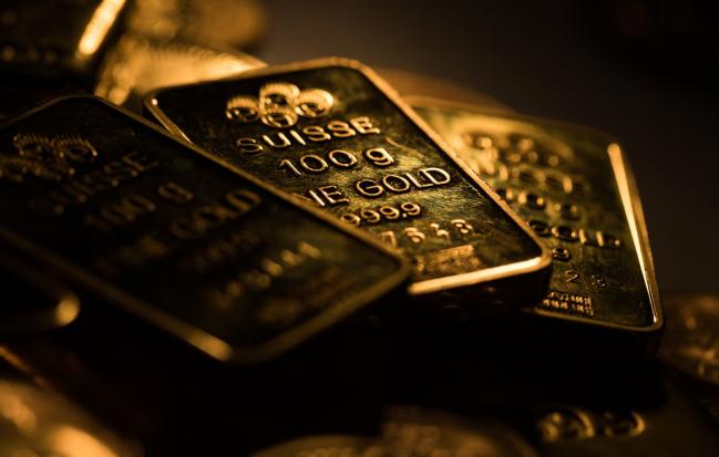 Gold Holds Decline After Powell’s Hawkish Comments on Tapering