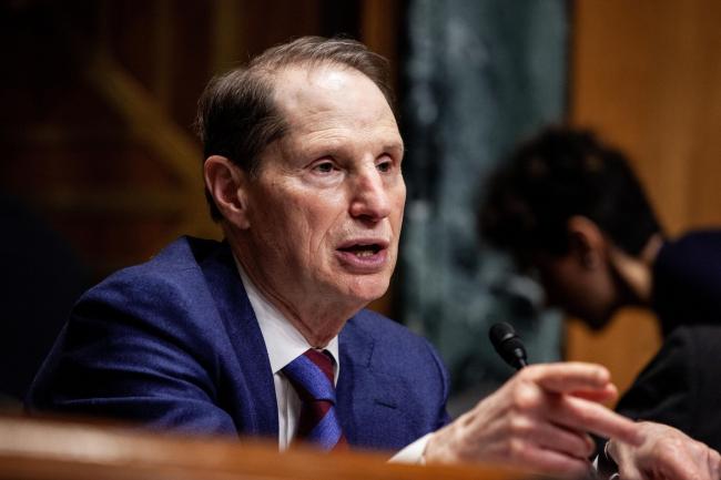 © Bloomberg. Senator Ron Wyden, a Democrat from Oregon and ranking member of the Senate Finance Committee, speaks during a hearing with Robert Lighthizer, U.S. trade representative, not pictured, in Washington, D.C., U.S., on Tuesday, March 12, 2019.